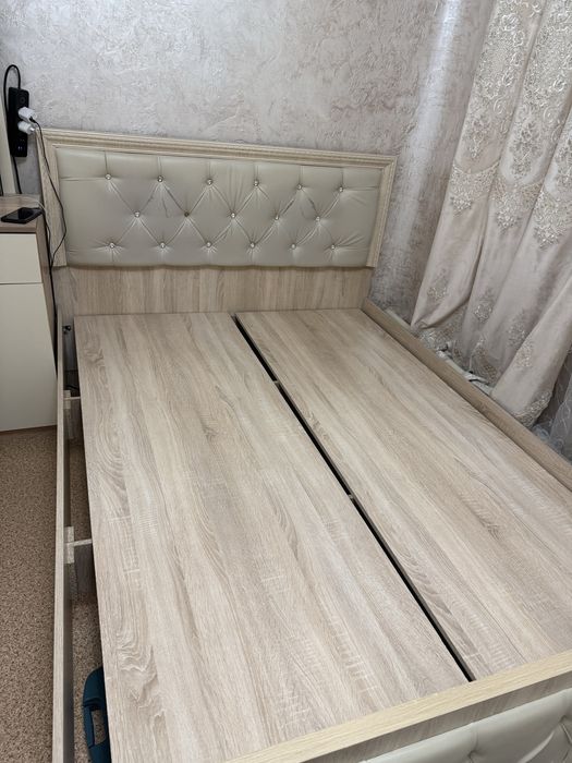 Кровать без матраса!