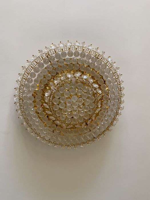 Продам красивую люстру