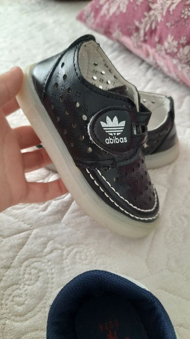 Продам детскую обувь