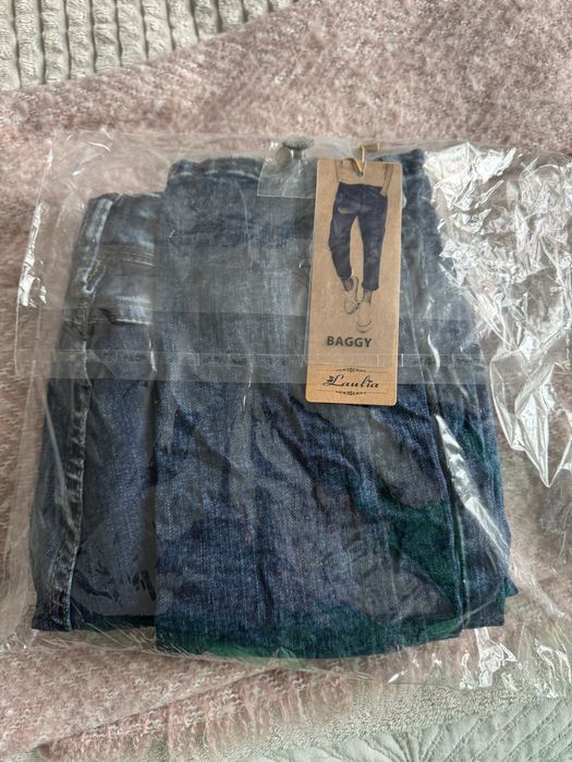 Дънки със смъкнато дъно