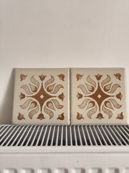 Кафель . Размер 15× 15 см .