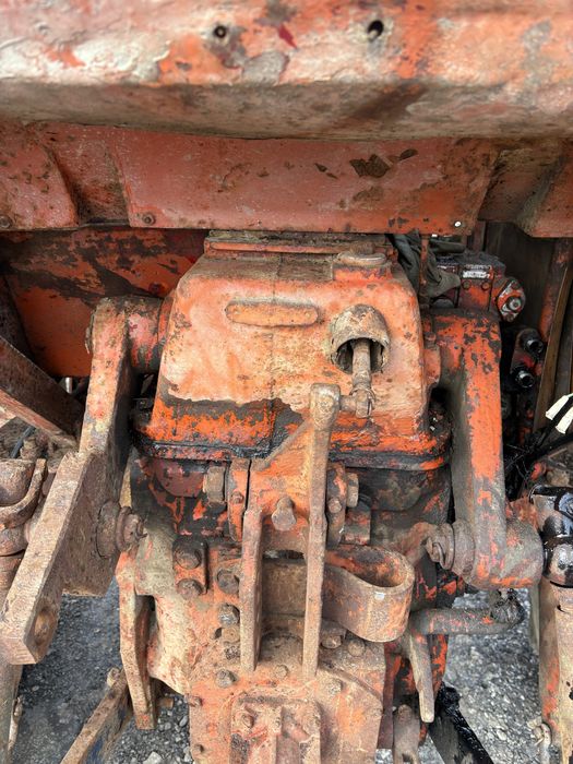 Tractor u 650 cu manobloc si frana de mana