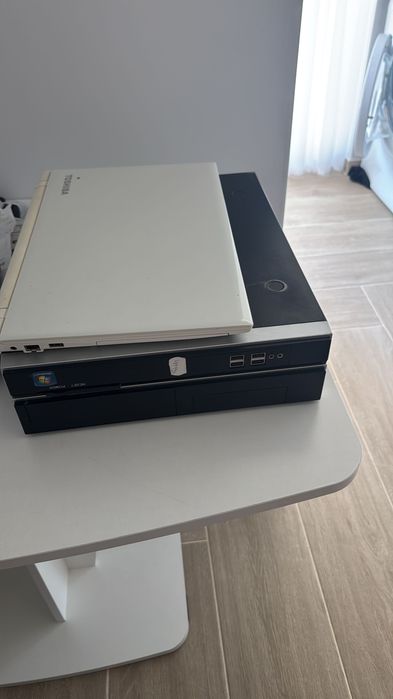 Vând laptop Toshiba + unitate PC, ambele în stare foarte bună de funcționare.