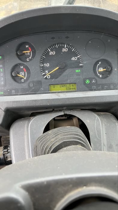 Se vinde incarcator frontal