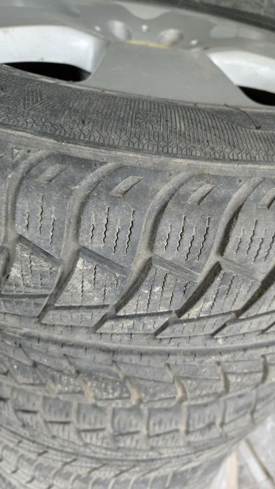Продавам 4 джанти с 4 гуми 235 55 17 всесезонни