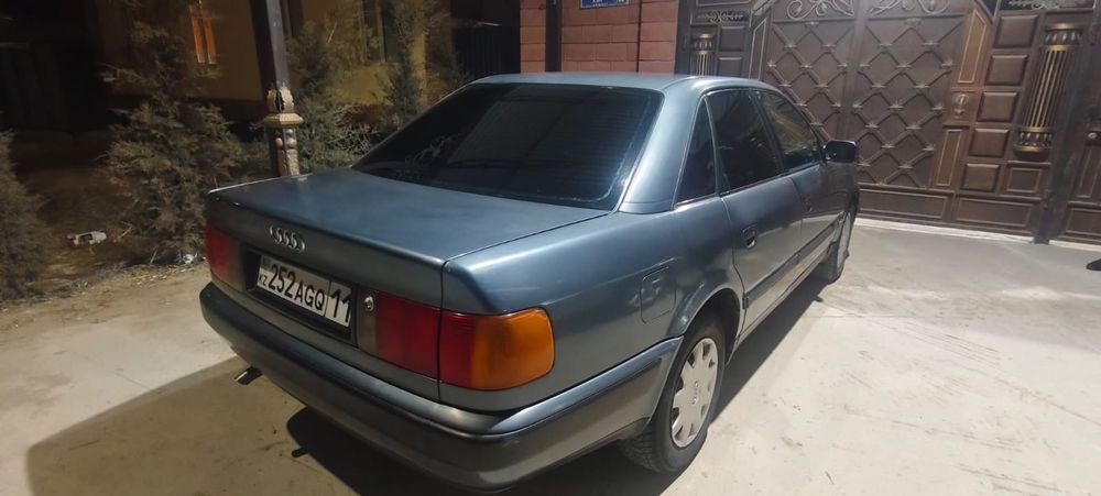 Машина ауди 100 сатылад