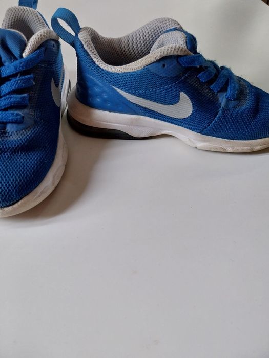 Продавам детски маратонки Nike