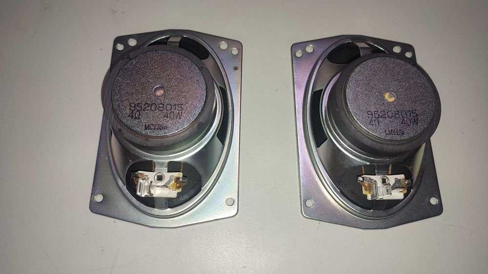 Чифт високоговорители