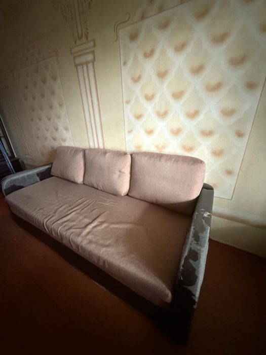 Диван с креслой открываеться