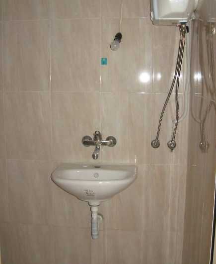 Дава се под наем Магазин в Бургас, Възраждане - 47 кв.м за 175 € - Снимка #2