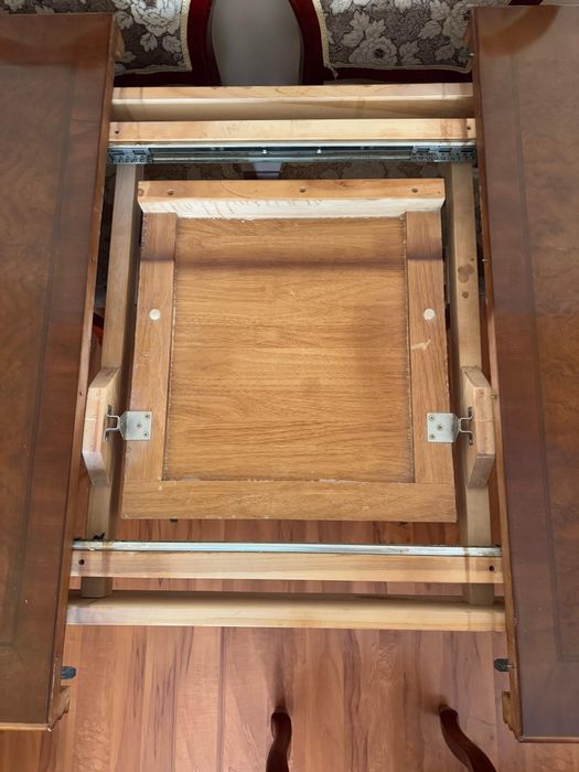 Стол для гостиной