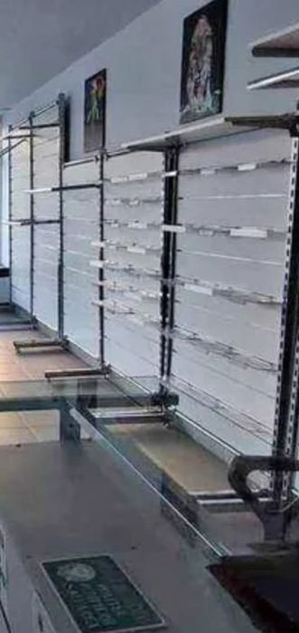 Vand mobilier magazin haine 1000 lei