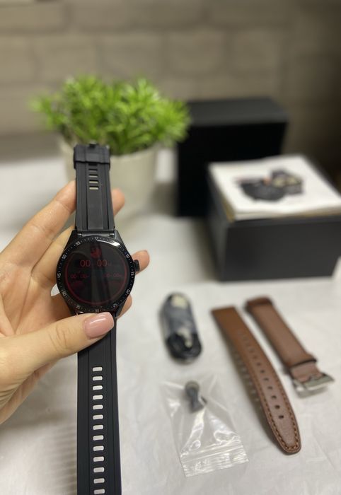 Смарт часовник GT5 + Безжични слушалки – идеалният комплект!