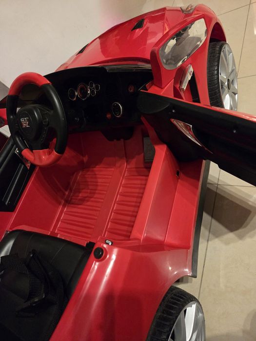 Акумулаторна кола Нисан GTR