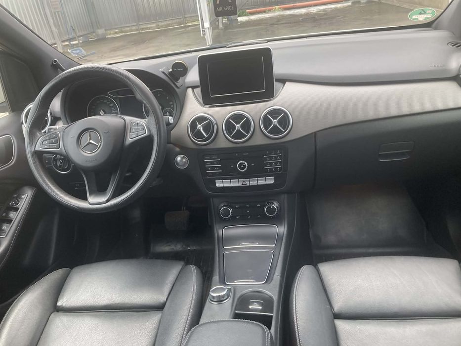 Лек автомобил Mercedes B class