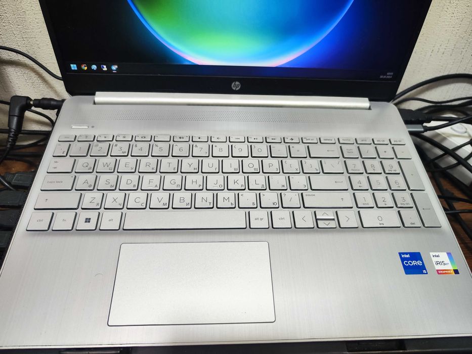 HP Intel i5-1235U