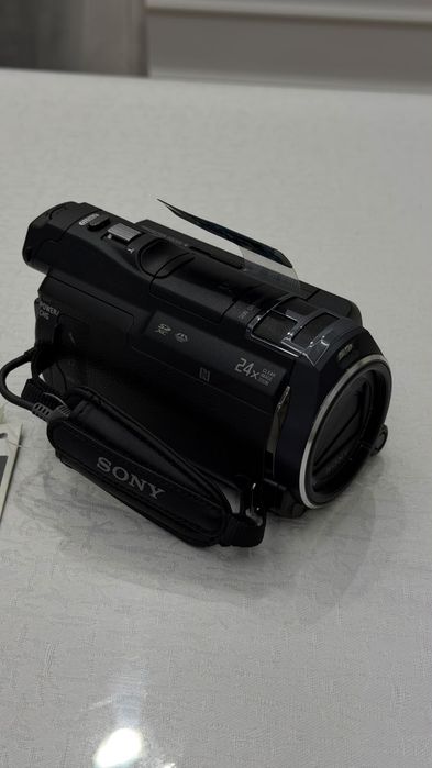 Sony Handycam HDR-PJ810 —