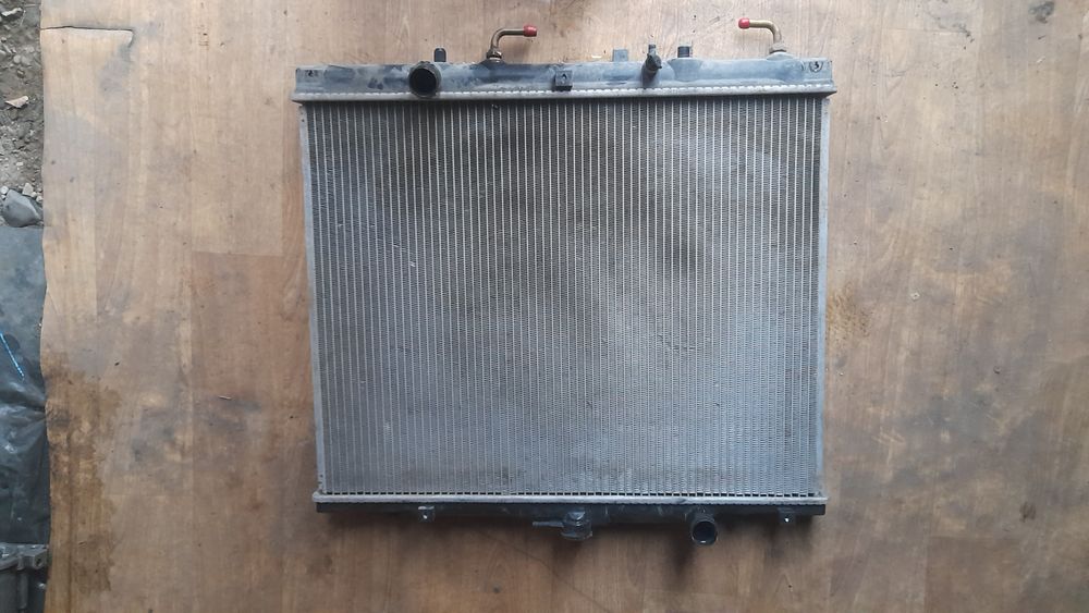 Радиатор Mitsubishi Challenger 97 год,4m40