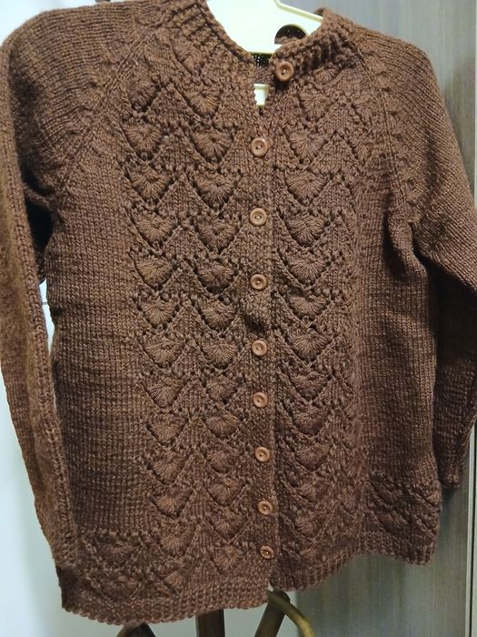 Дамски жилетки и пуловери от вълна