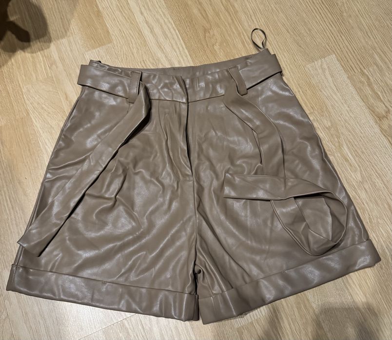 Кожаные шорты