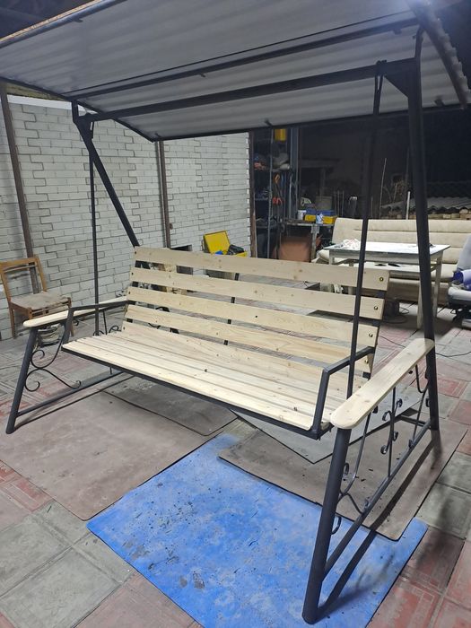 Продам садовую качелю