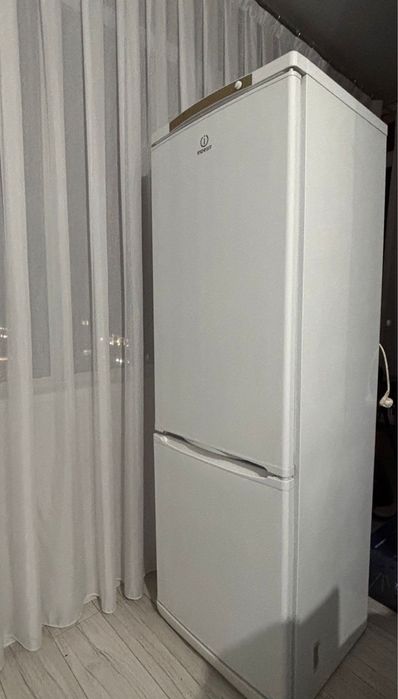 Холодильник Indesit б/у