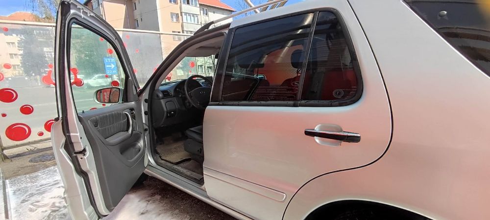 Vând Mercedes-Benz ML 270