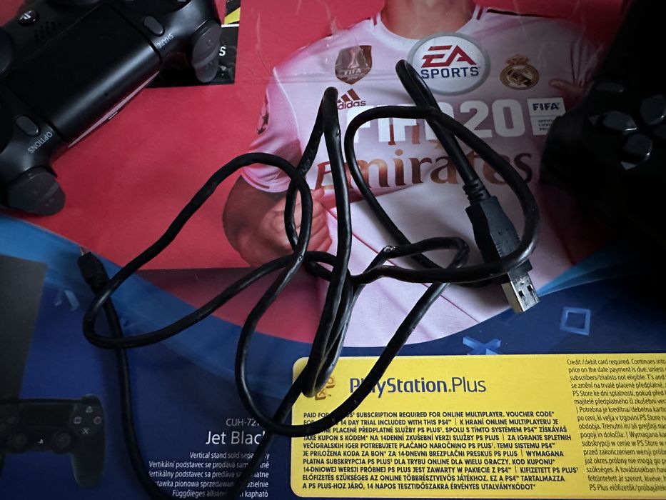PS4 Pro 1TB + 2 controllere + jocuri