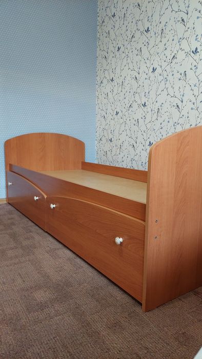 Продам односпальную кровать