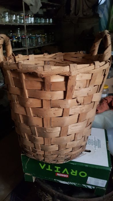 Плетен кош с капак, панер и др. битови предмети