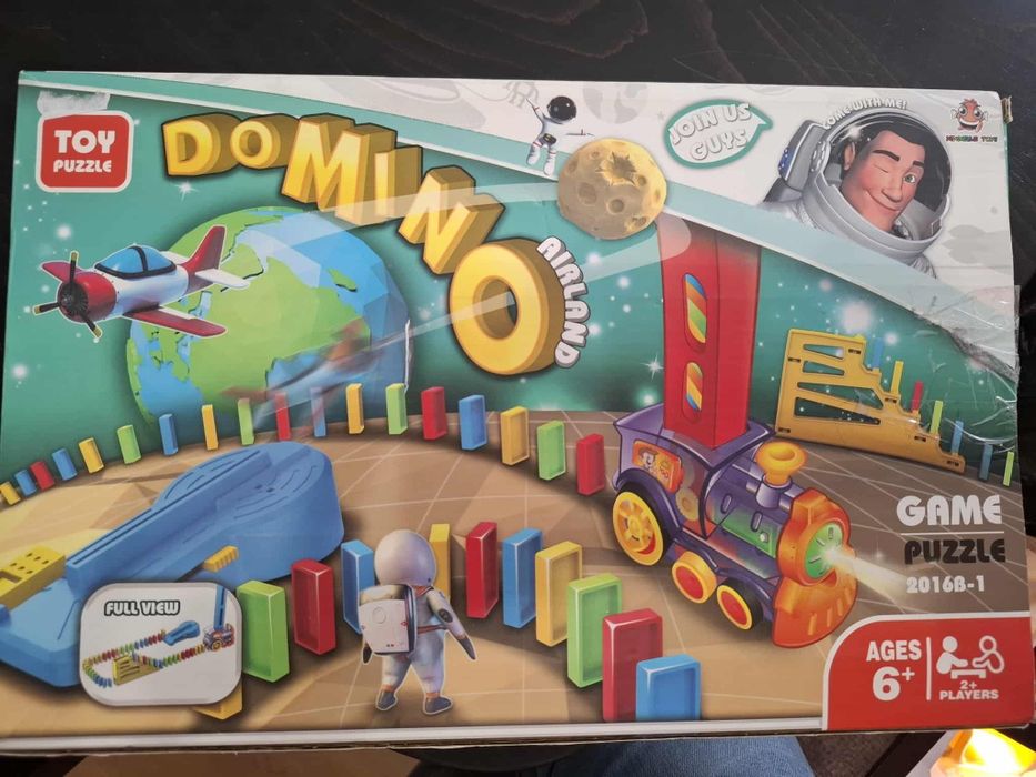 Детско многоцветно влакче редящо домино