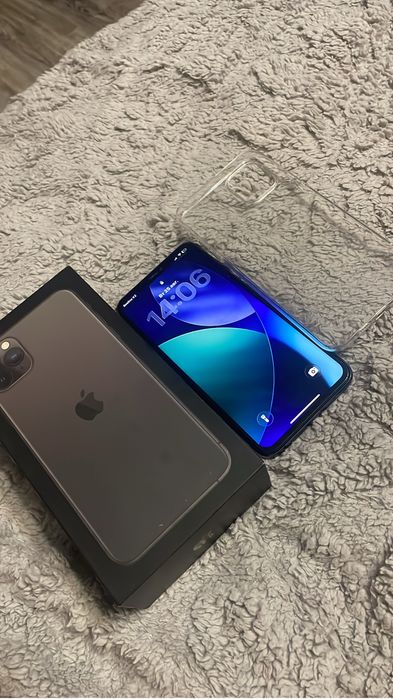 Продам Iphone 11 PRO MAX