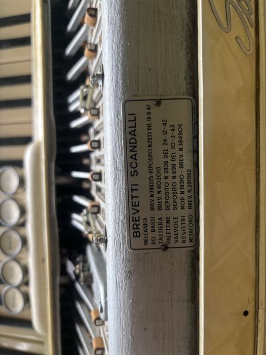 Acordeon Scandalli cu 96 de basi