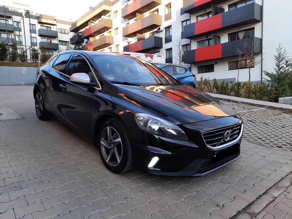 Volvo V40.
