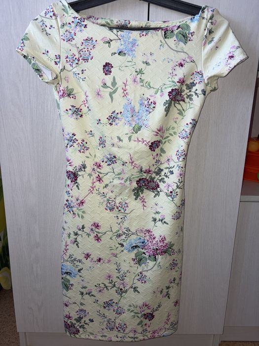 Платья продам недорого