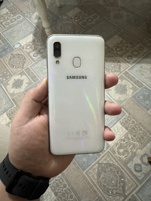 Samsung A40 64Гб в идеале