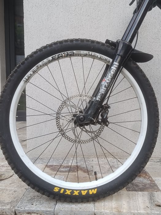 Bicicleta downhill 2014