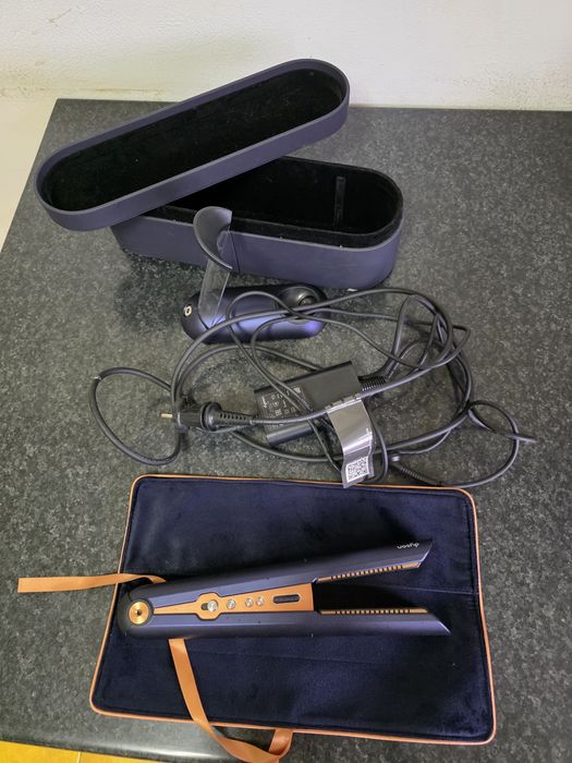 Vând placa pentru îndreptat parul,marca DYSON