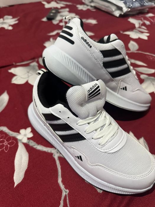 Adidași adidas model nou