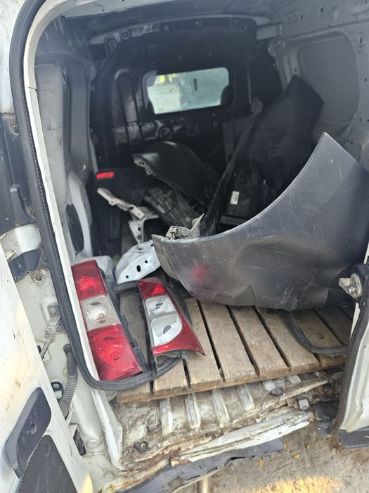 Vand intreg Pentru piese de schimb dacia dokker avariat fața spate