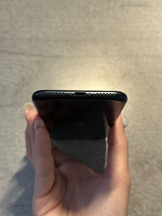 телефон Iphone SE 3