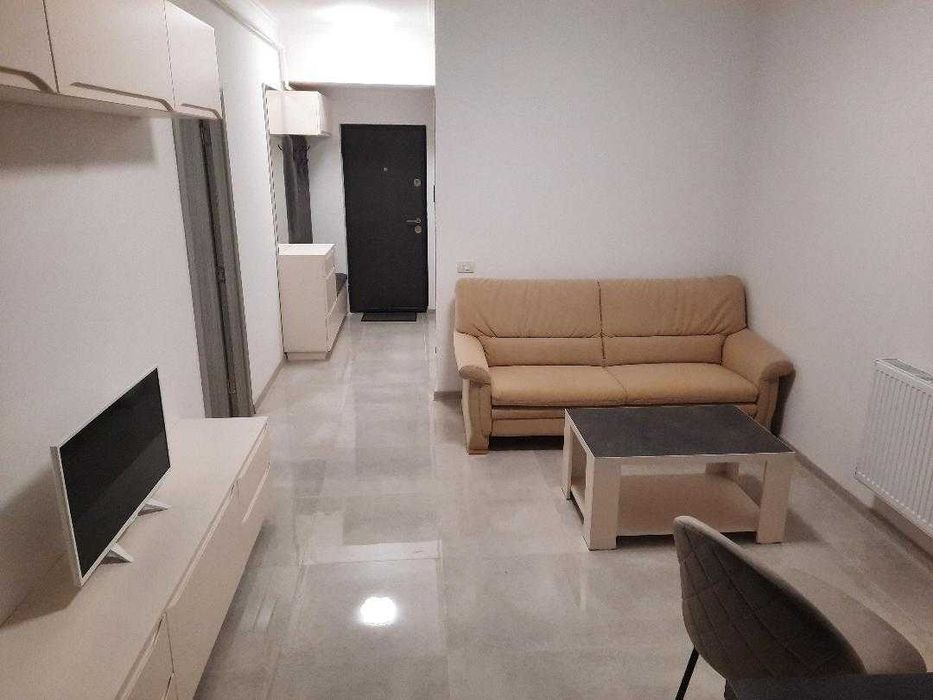 Închiriez apartament 2 cam. bloc nou, cu loc parcare privat