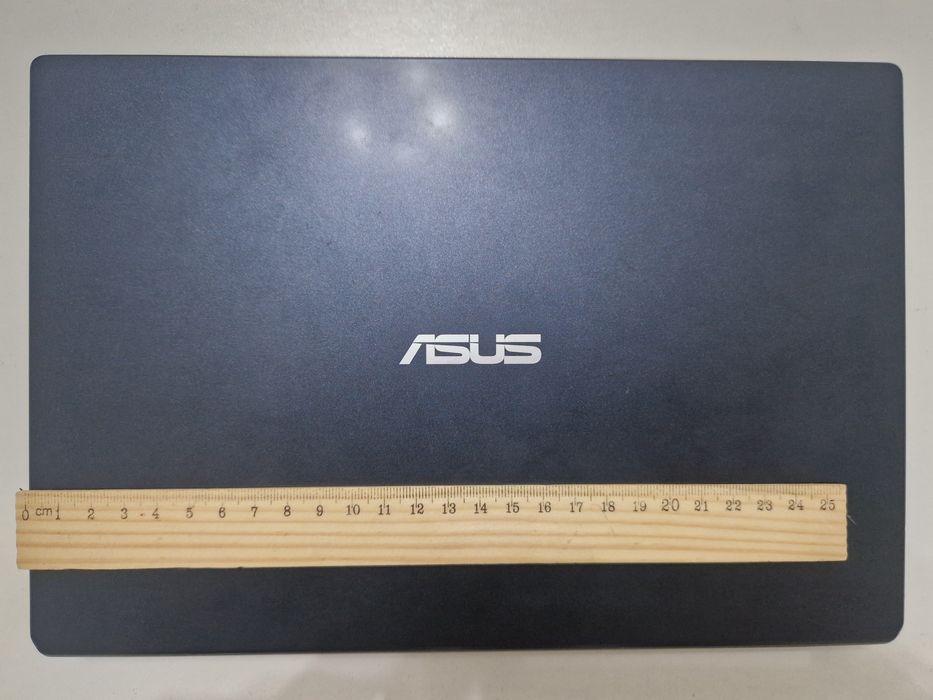 Компактный, тонкий мини ноутбук