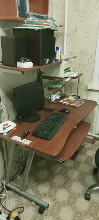 Продам компьютерный стол