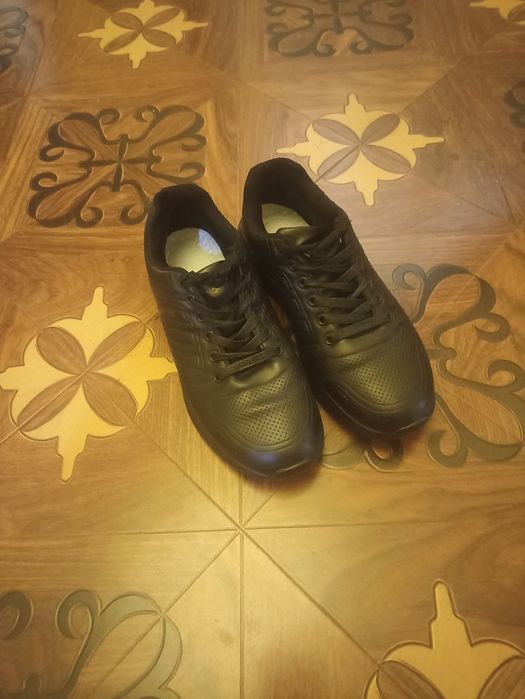 Мужские кроссовки