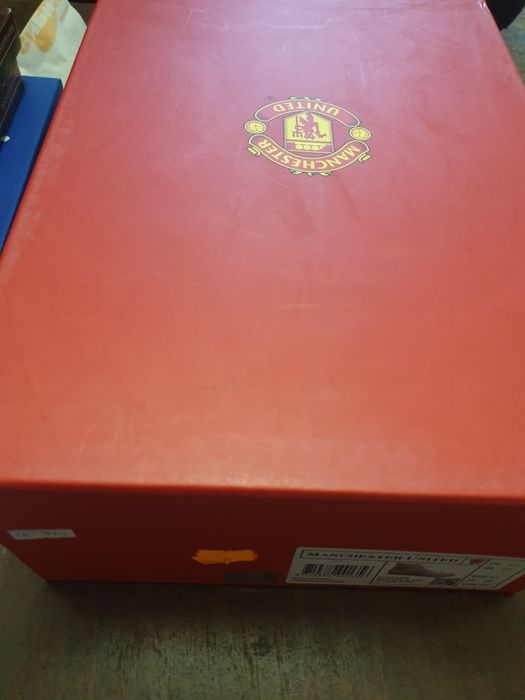 Кецове  Convers с лого Manchester  united