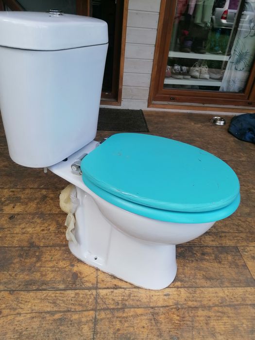 Тоалетна чиния комплект