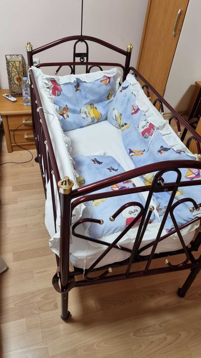 Метално детско- бебешко креватче, кошара.