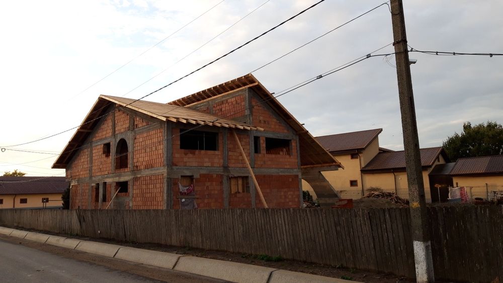 Construim Case la Rosu .