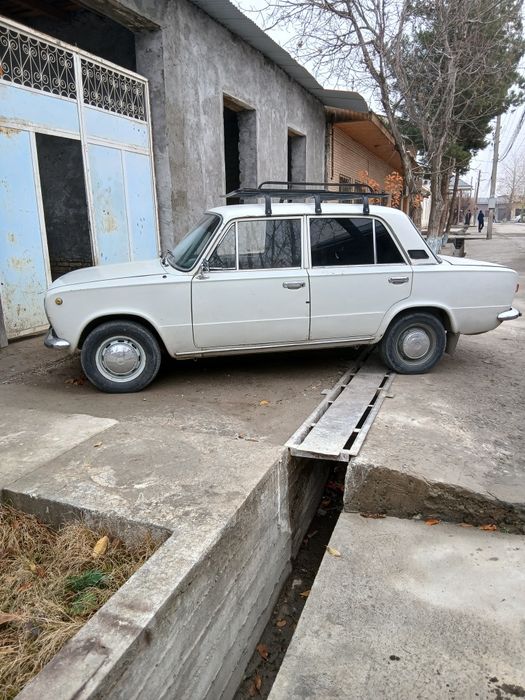 Vaz 21 011 sotiladi